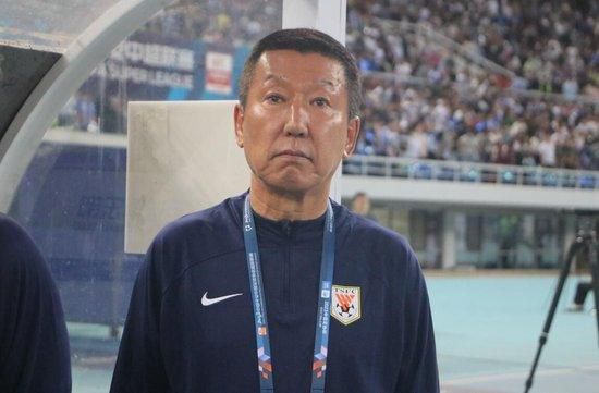 可莉坐旅行者的胡萝卜